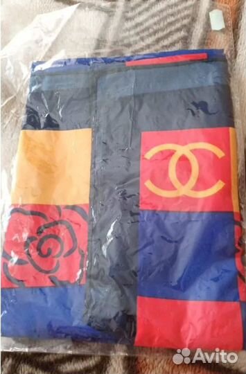 Платок шелковый новый. Размер 90 см* 90 см