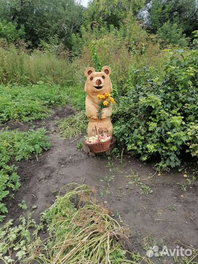 Скульптура из дерева медведь