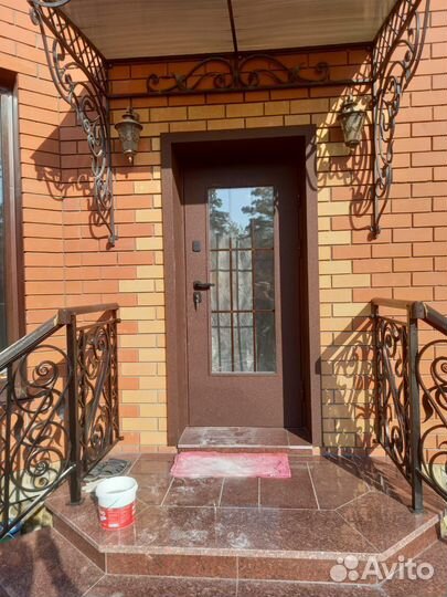 Дверь входная для частного дома