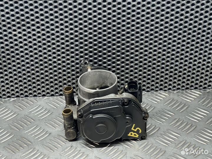 Заслонка дроссельная Volkswagen Passat B5