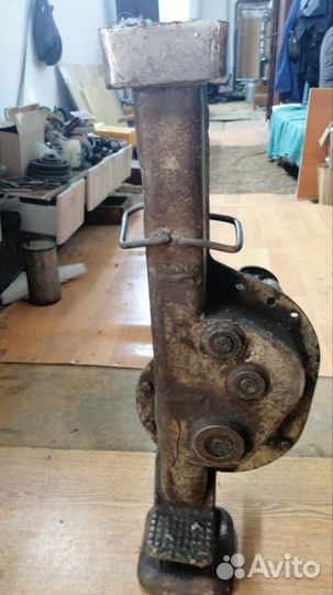 Домкрат реечный железнодорожный