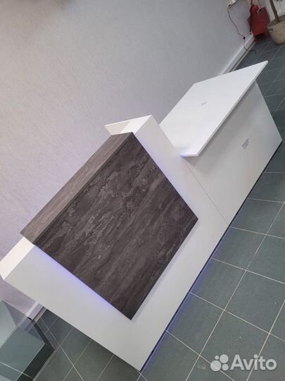 Стойка ресепшн