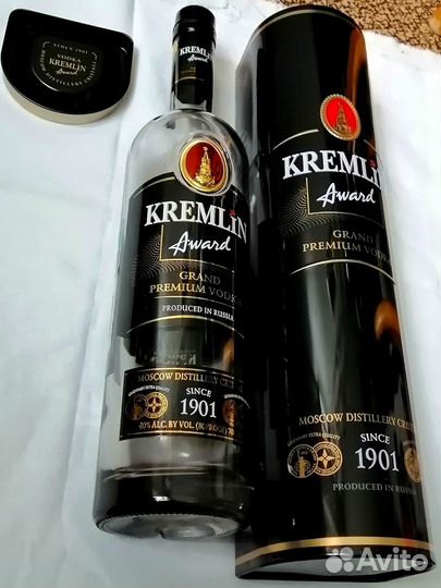 Бутылки из-под элитной водки «Kremlin Award» 0,7 л