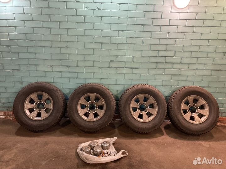 Новые колеса в сборе Nokian 265/70-R16