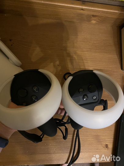 Oculus quest 2 128gb + Аксессуары на фото