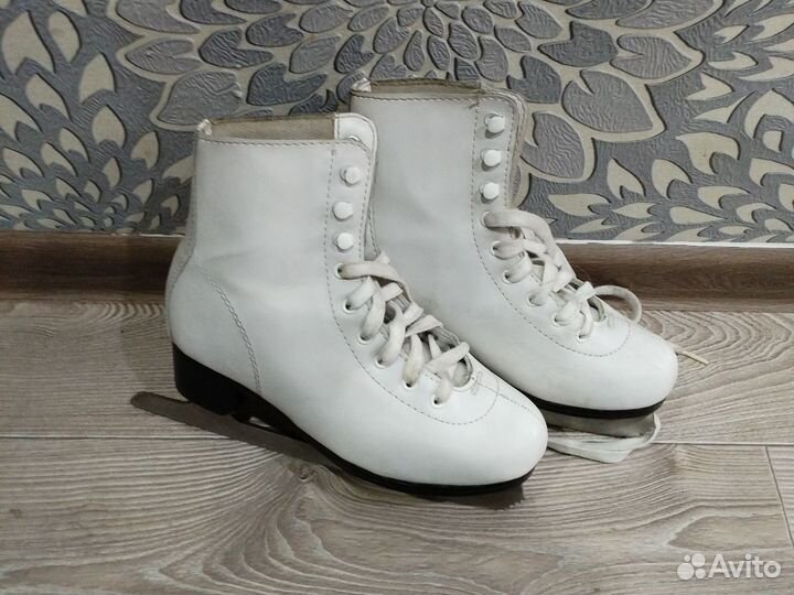 Коньки фигурные 36 размер