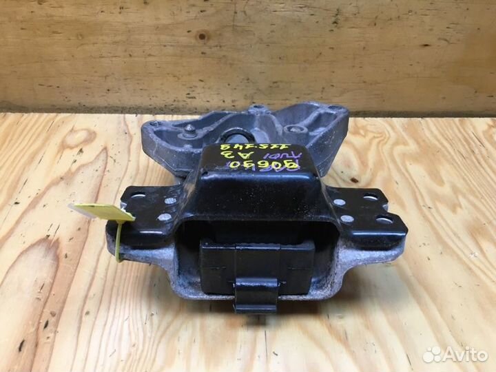 Подушка двигателя левая Audi A3 8PA caxc 2009