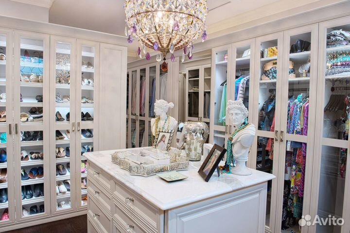 Гардеробная с зеркалом трехстворчатая