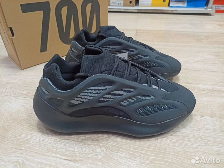 Кроссовки Adidas Yeezy Boost 700 v3