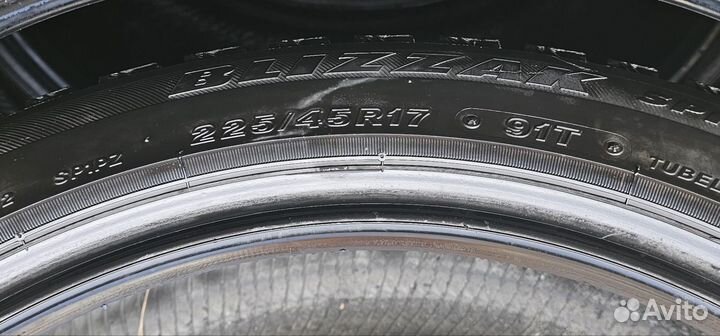 Bridgestone Blizzak WS-70 225/45 R17 91T