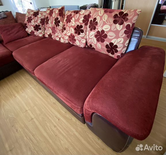 Кожаный диван бу