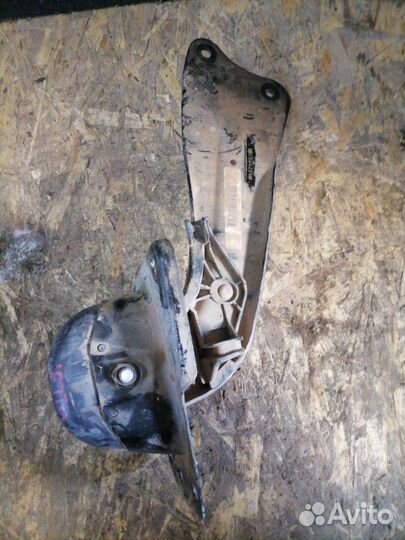 Рычаг подвески задний правый Volkswagen Jetta 5