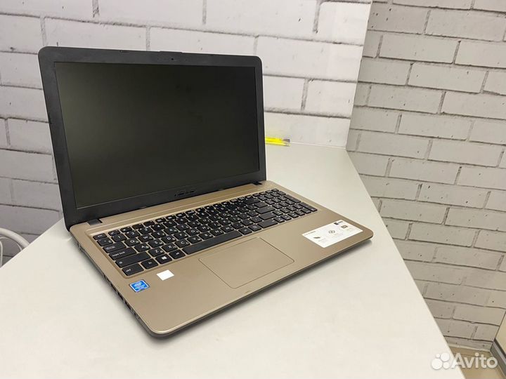 Как новый\Ноутбук Asus\SSD 256GB\4GB\full HD\