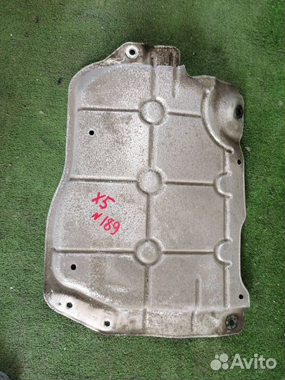 Тепловой экран Bmw X5 E70 N52B30AF 2007