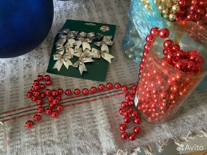 Новогодние игрушки, украшения, цепочки, гирлянды и
