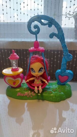 Поп пикси на качелях