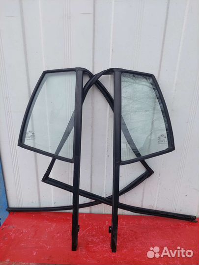 Форточка задней двери Kia Picanto l