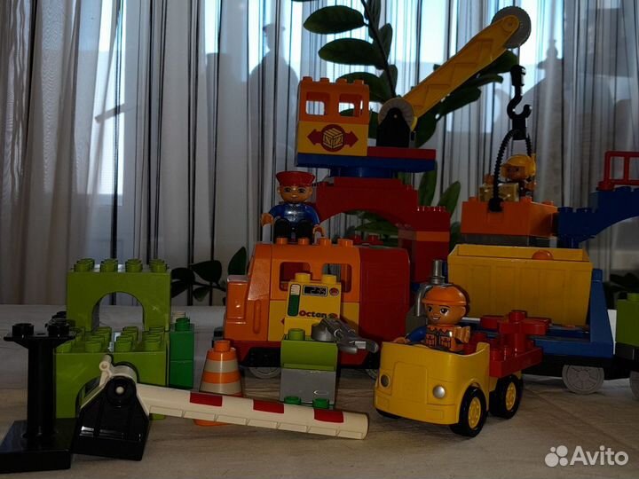 Lego поезд