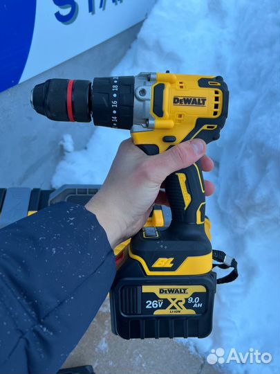 Шуруповерт для ледобура Dewalt с чехлом