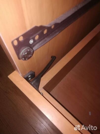 Блокировка ящиков письменного стола от детей