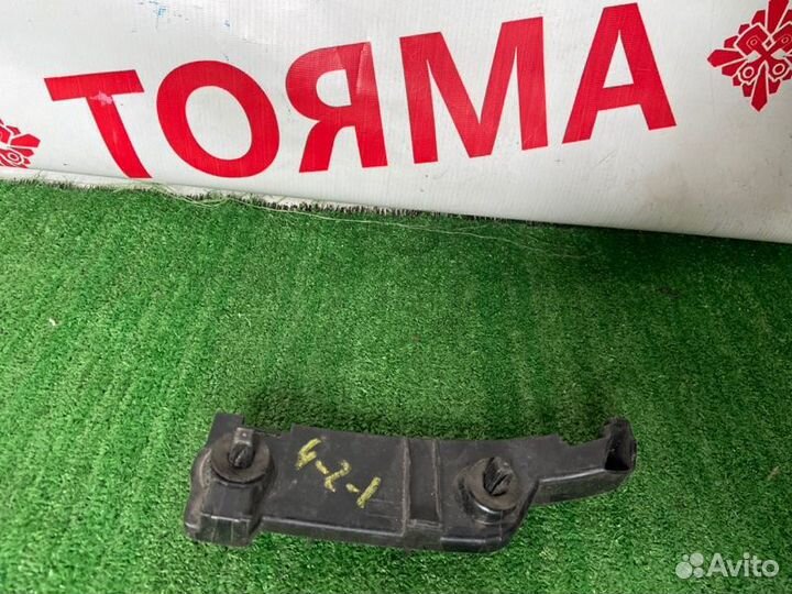 Крепление бампера заднее левое Toyota Corolla