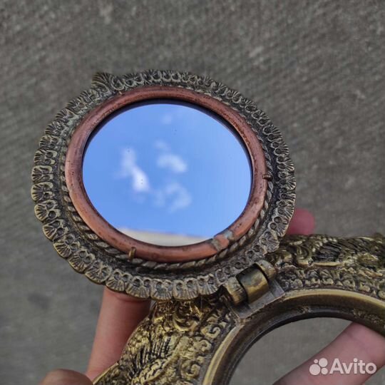 Старинная пудреница бронза