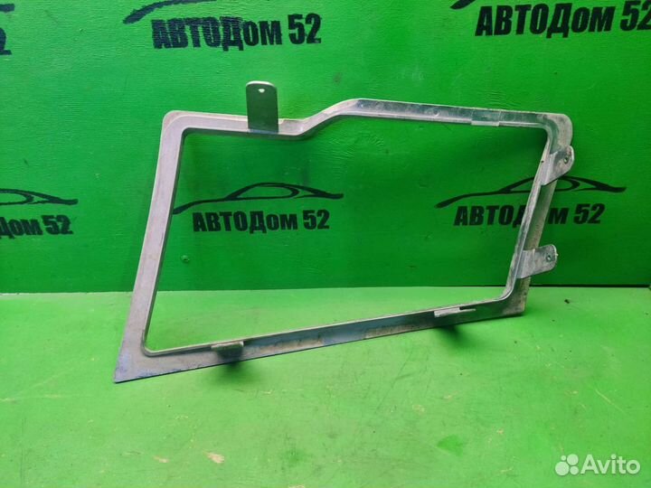 Рамка правая фары Volvo FH12