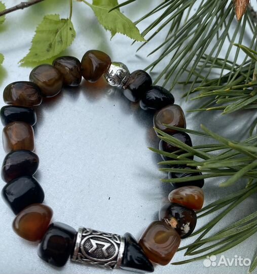 Браслет из натуральных камней с рунами