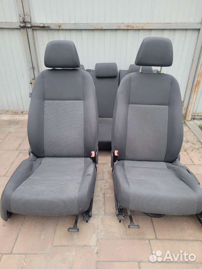 Комлект сидений volkswagen jetta 5