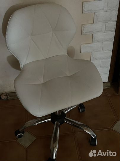 Продаю кушетку тумбу и стул