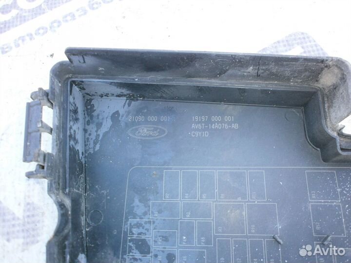 Крышка блока предохранителей Ford Focus 3