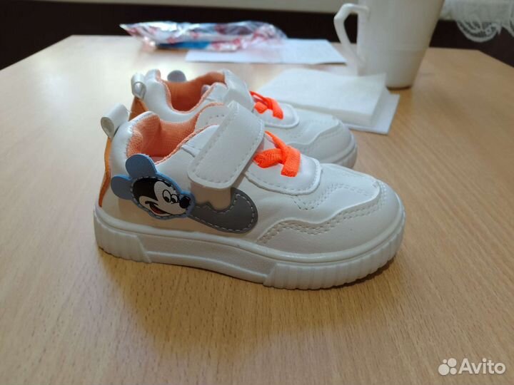 Кроссовки детские