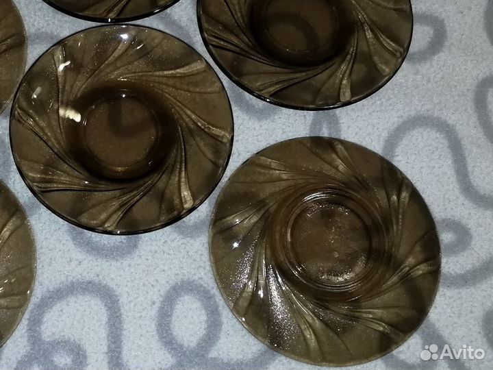 Блюдца и тарелочки разные керамика, фарфор, стекло