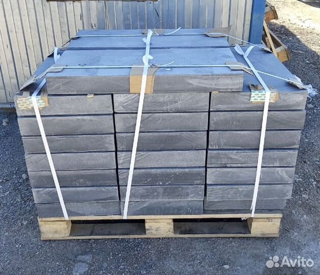 Памятники из габбро-диабаза(карельский гранит)