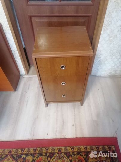 Тумба прикроватная