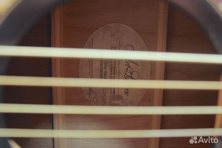 Art & Lutherie Dreadnought Cedar Black