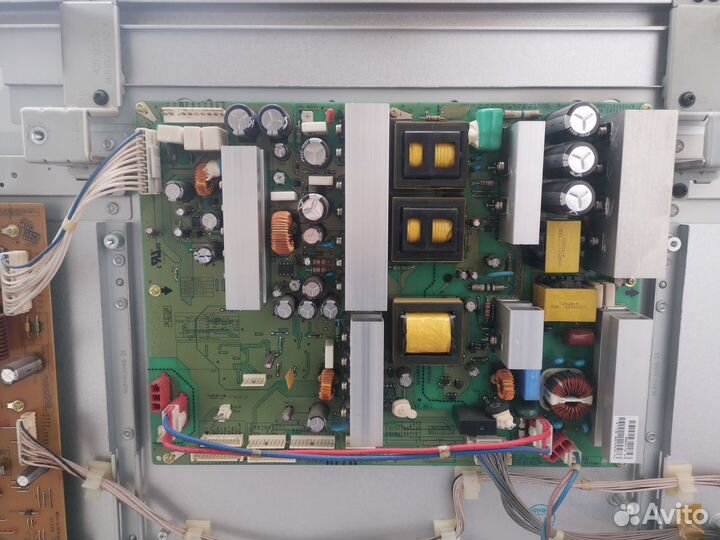 Телевизор LG 42PQ200R (Разбор)(По запчастям)