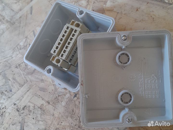 Коробка распред- ная Ip65 888853 7 контактов