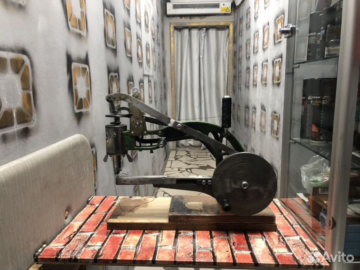 Швейная машинка по коже