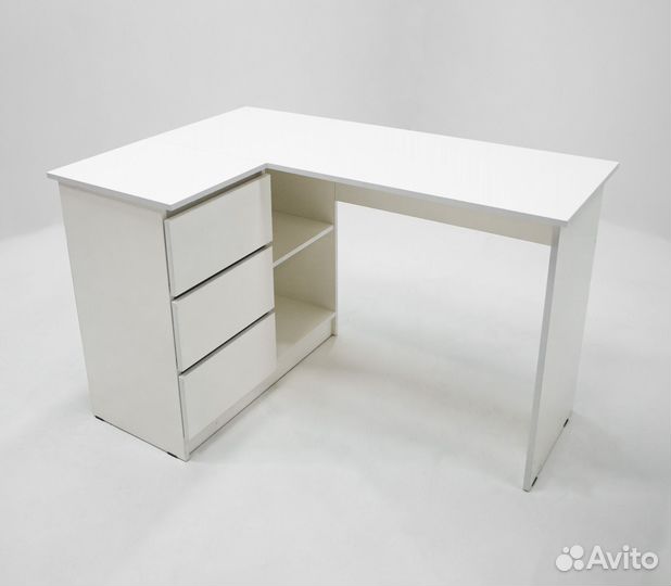 Стол угловой письменный в скандинавском стиле