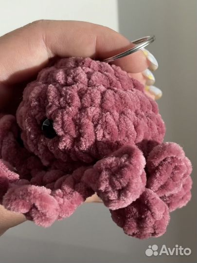 Брелок вязаная игрушка осьминог