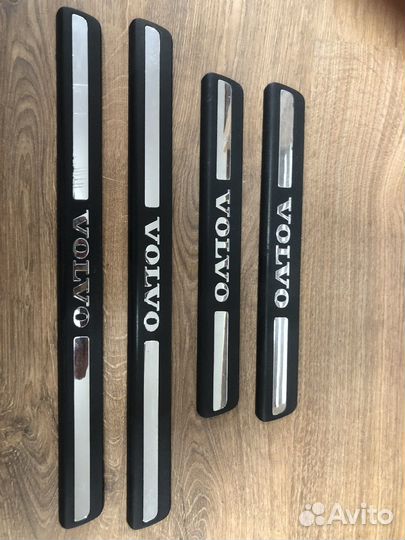 Декоративные наклалки на пороги Volvo s40