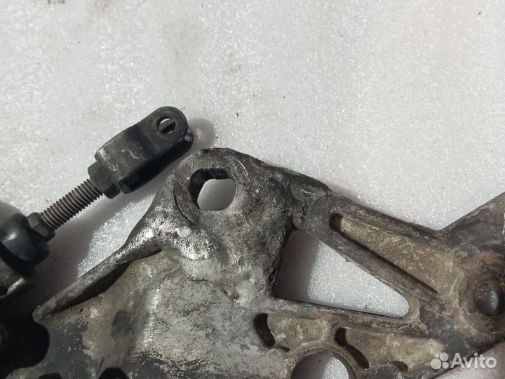 Кронштейн левый передний Suzuki RF 400