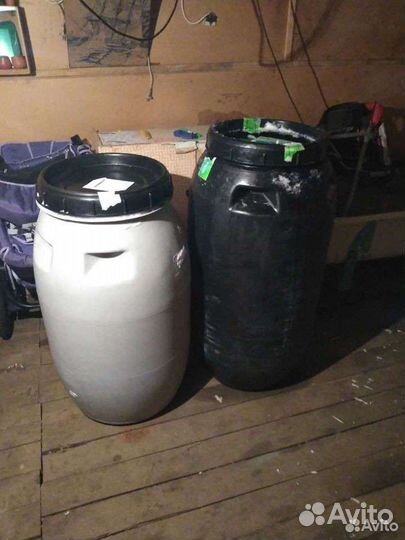 Бочки пластиковые с крышкой 200л