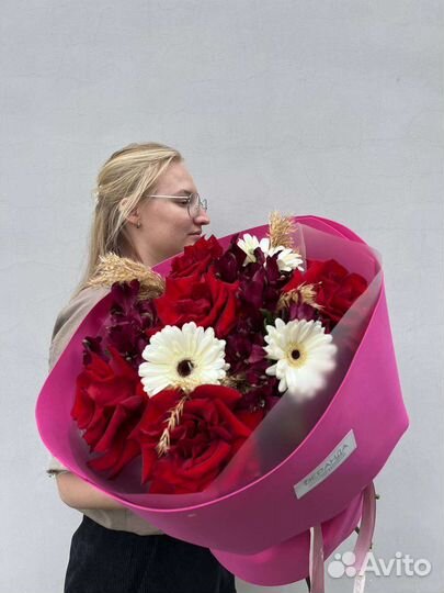 Розы ажурные. Герберы. Альстромерии