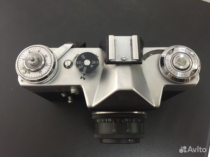 Зенит. Пленочный зеркальный фотоаппарат