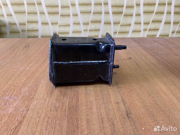 Кронштейн усилителя toyota land cruiser 120 prado