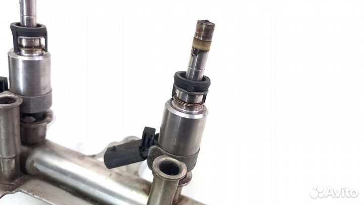 Топливная рампа VW Passat CC