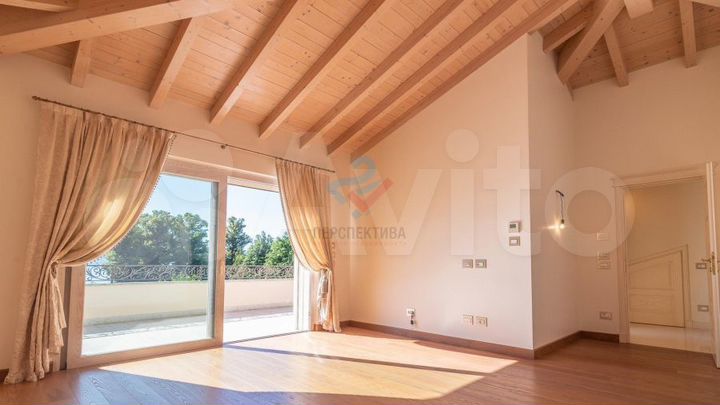 Дом 570 м² на участке 40 сот.