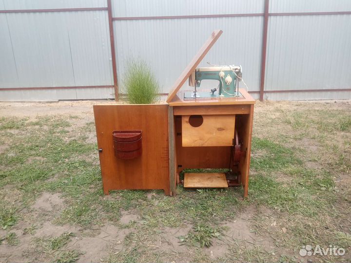 Машинка швейн ножная